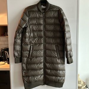 Aritzia TNA chalet puffer jacket